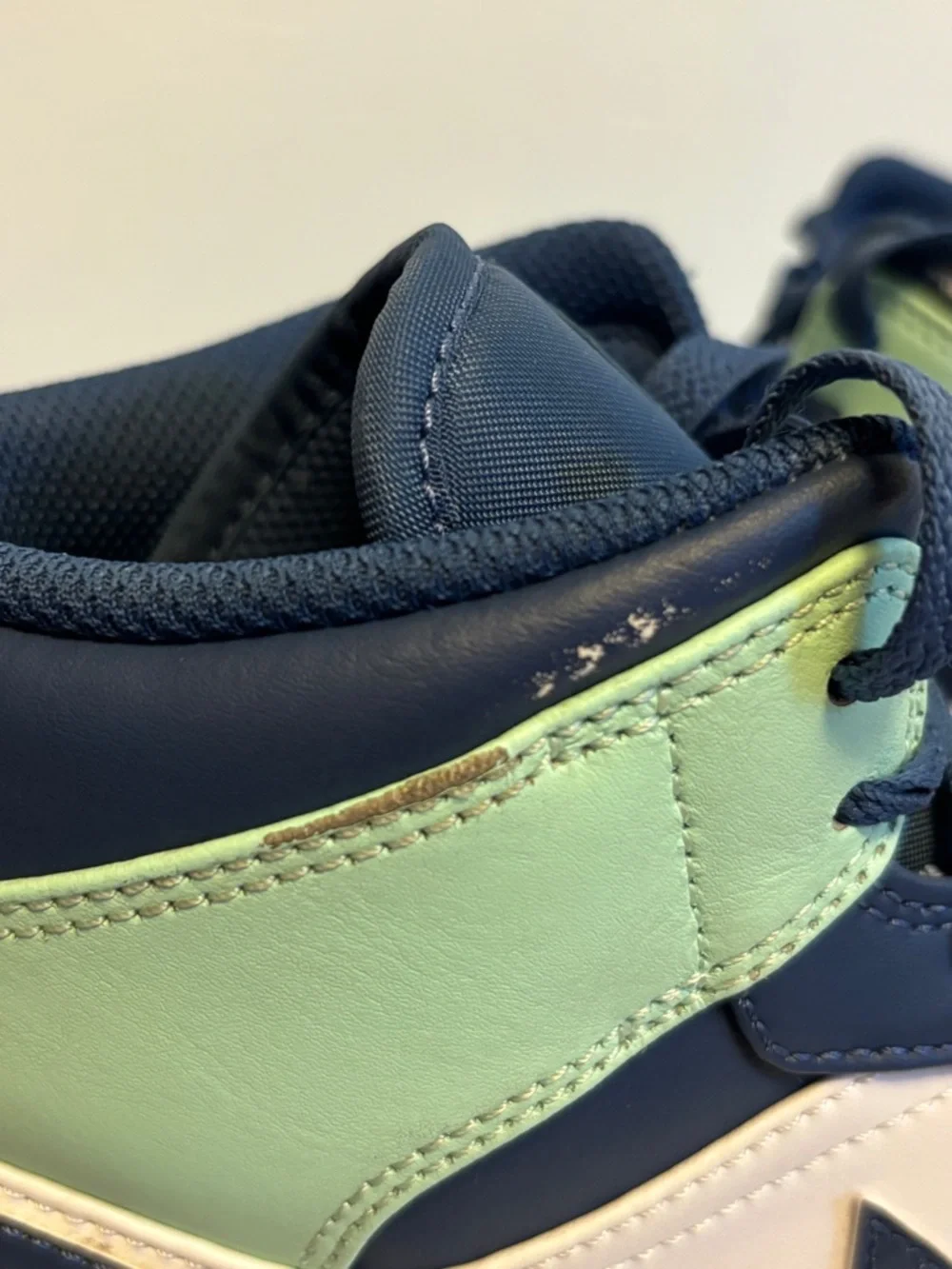 Air Jordan 1 Mid Mystic Navy Mint Foam White 554724-413 Men’s Sz 9